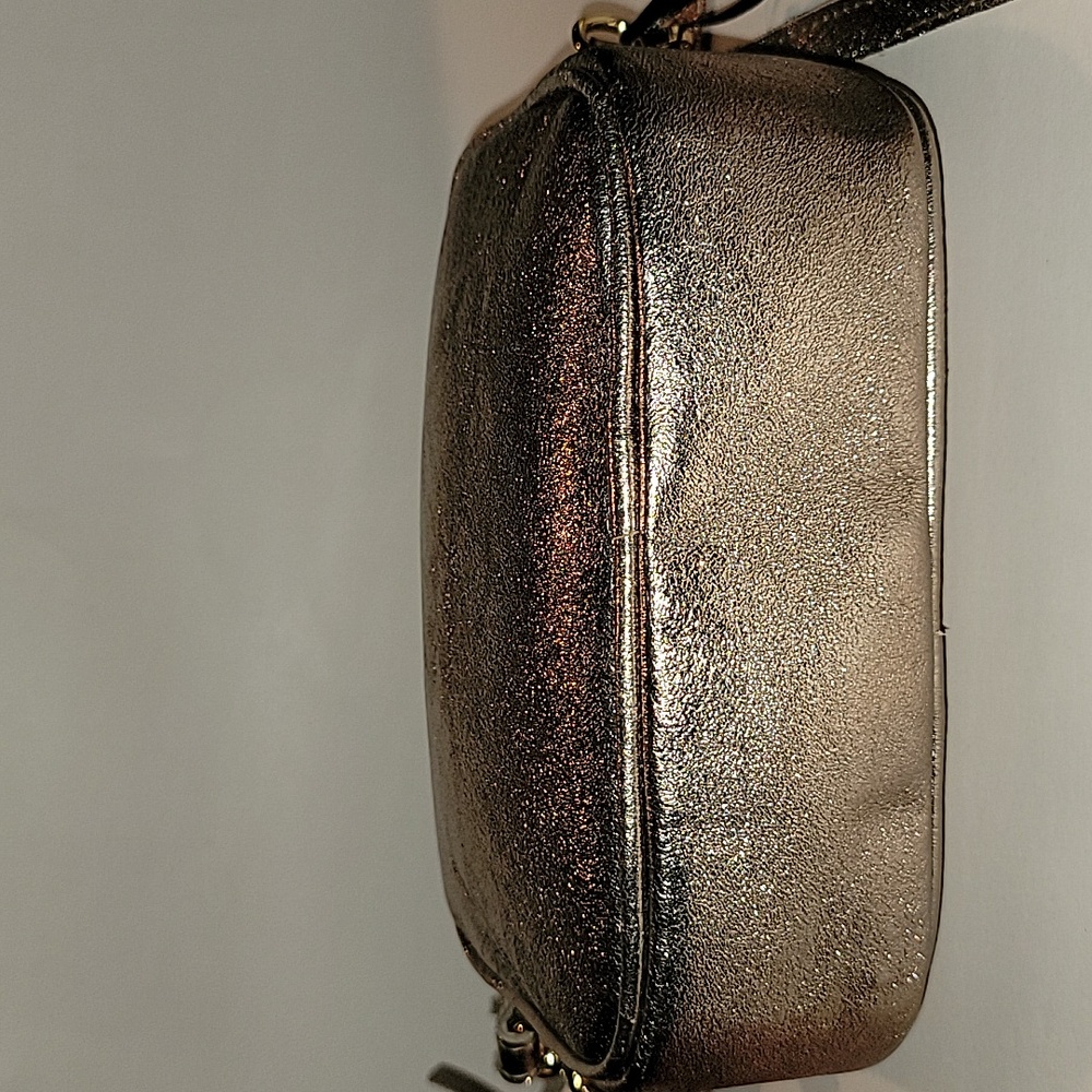 CREDENZA ITALY METALLIC GOLD CROSSBODY/ SHOULDER BAG WITH TASSLE - Picture 3 of 12